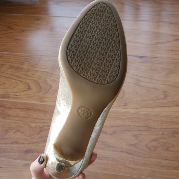 Pale gold Michael Kors pumps in excellent conditio - Picture 2 of 6